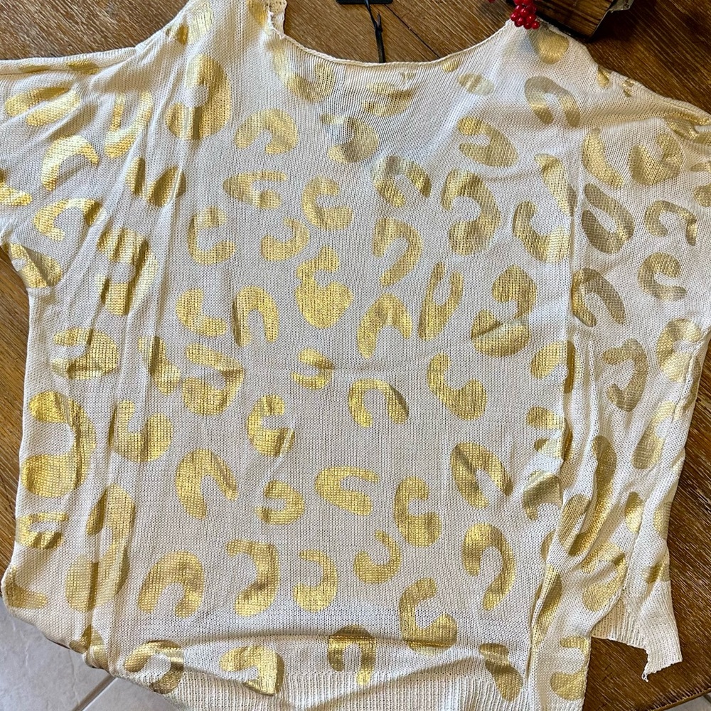 Cream and Gold V-neck leopard top. Super cute just never wore it. New w/tags.